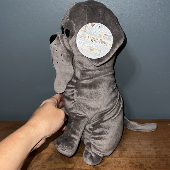 Wizarding World of Harry Potter Hagrid’s dog 13” tall Fang bloody coward dog NWT - Picture 3 of 13